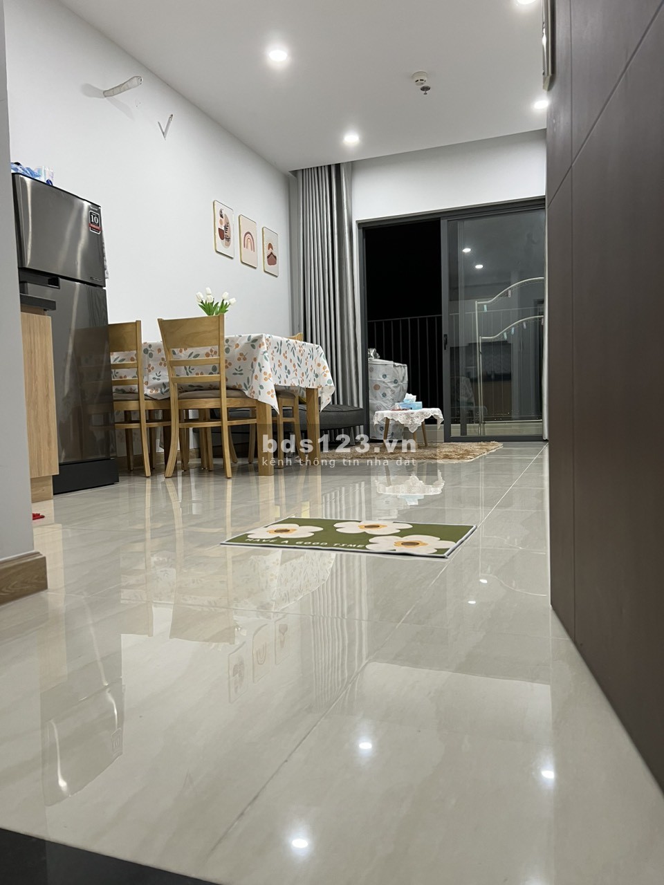 Cần cho thuê Bcons Garden, căn góc 63m2.