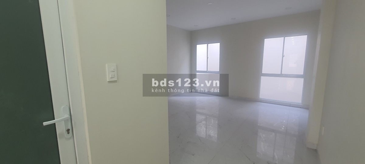 Cho thuê nhà MT Đường 3/2 có thang máy ngay trung tâm Quận 11