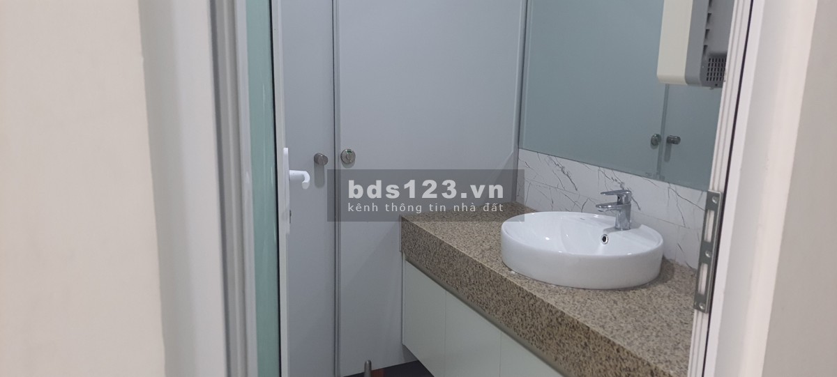Cho thuê nhà MT Đường 3/2 có thang máy ngay trung tâm Quận 11