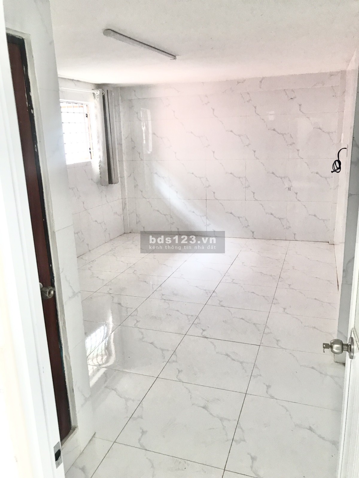 Cho thuê nhà nguyên căn kinh doanh đỉnh góc 2 mặt tiền Lạc Long Quân