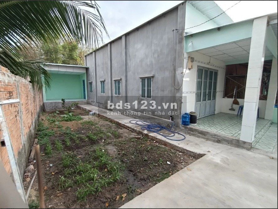 Cần bán gấp nhà riêng cấp 4, vị trí đẹp, DT 227m2, giá 1.6 tỷ, có sổ hồng riêng chính chủ tại Củ Chi