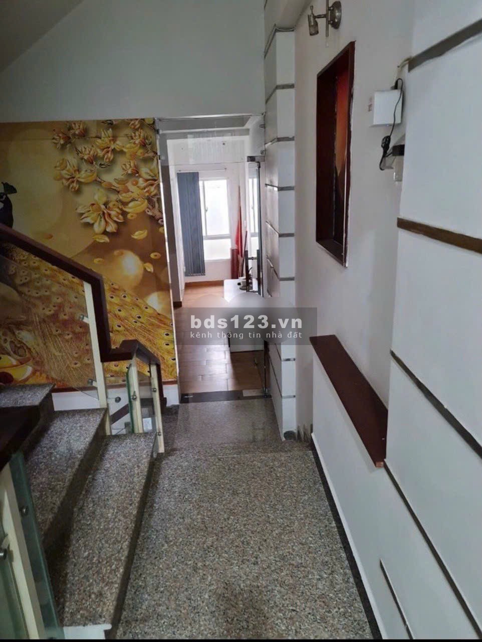 Mặt tiền khu chợ Tân Hương _ 4X20M _ 2 lầu _ Sân thượng _ 5 phòng ngủ
