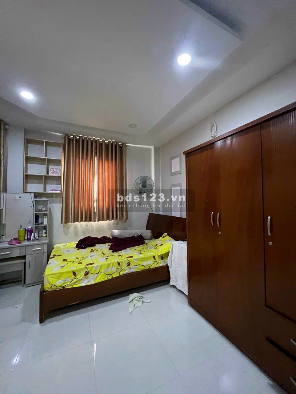 Mặt tiền khu chợ Tân Hương _ 4X20M _ 2 lầu _ Sân thượng _ 5 phòng ngủ