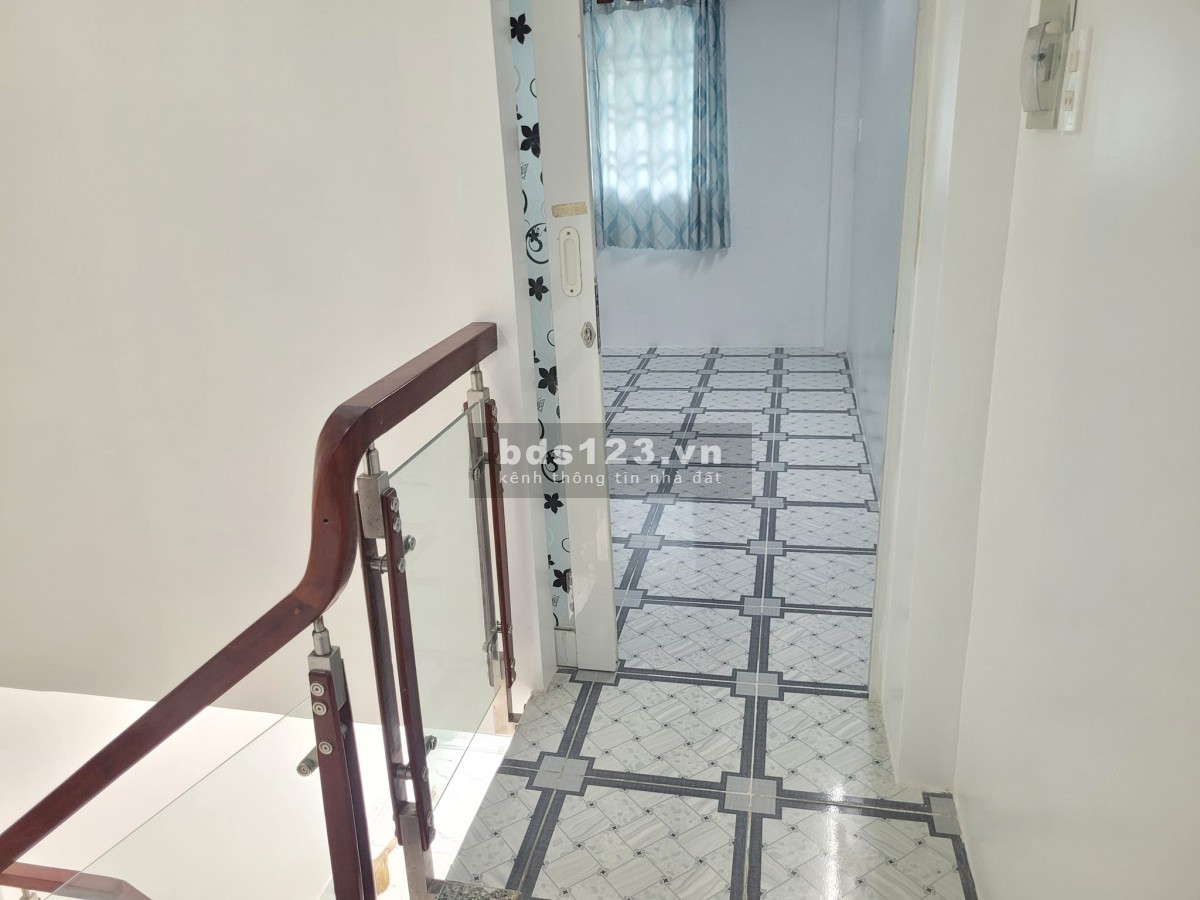 Bán nhà mặt tiền kinh doanh 15 triệu/tháng - 2 tầng ở ngay - 30m², giá chỉ 4,2 tỷ
