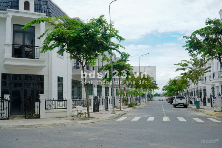 Nhà phố bán nhà phố Tân Uyên ngay Võ Thị Sáu 2,3 tỷ sổ sẵn