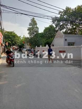 Bán nhà gần Hoa Lâm 35m, 4 tầng, giá 2.6 tỷ, quá rẻ, tiện ích bạt ngàn từ giá trị vô hình