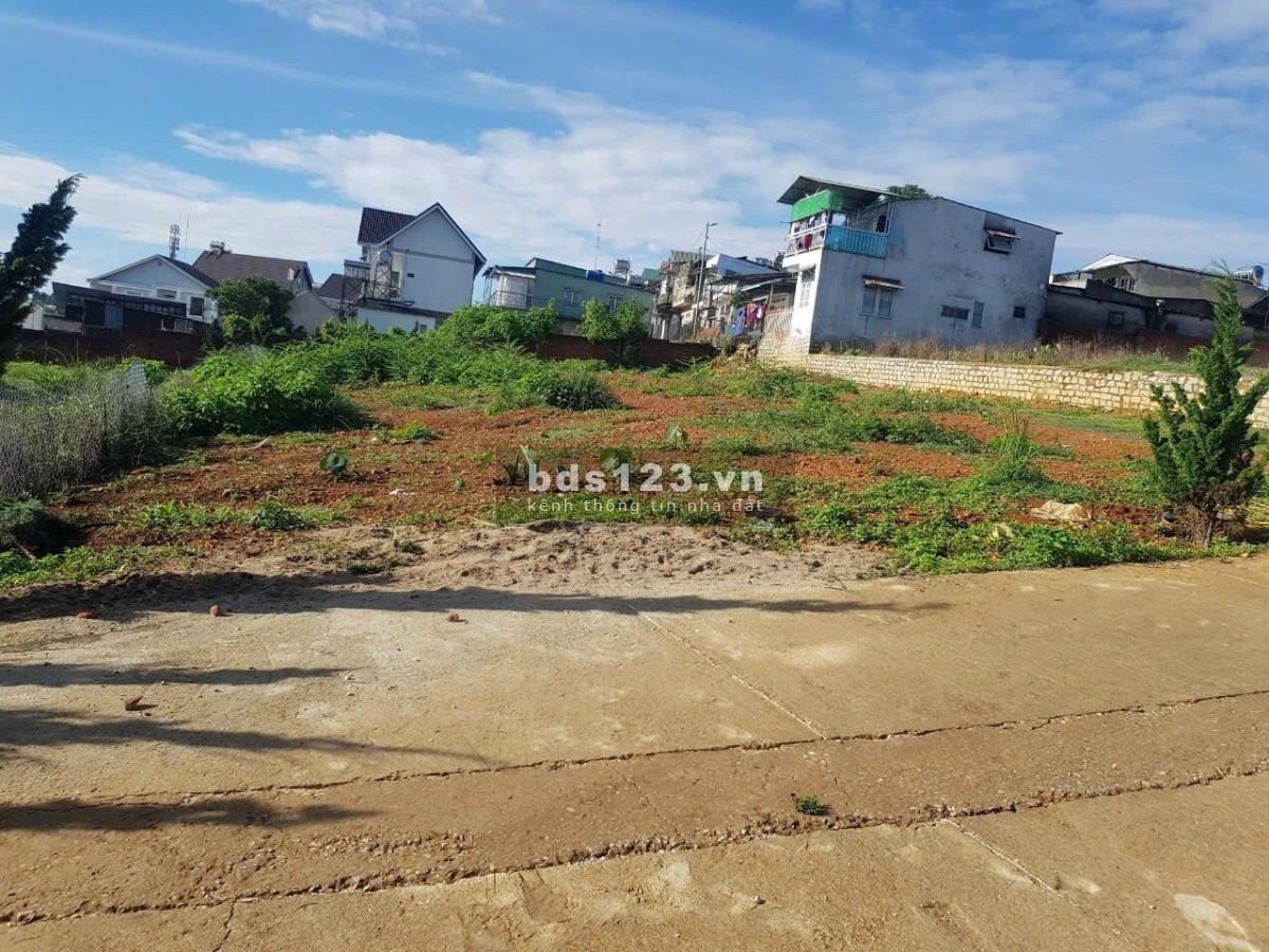 Bán 2SỔ góc (18x35=620m2) 560 triệu, cập sát QL13, đối diện chợ, sổ riêng thổ cư, dân đông san sát