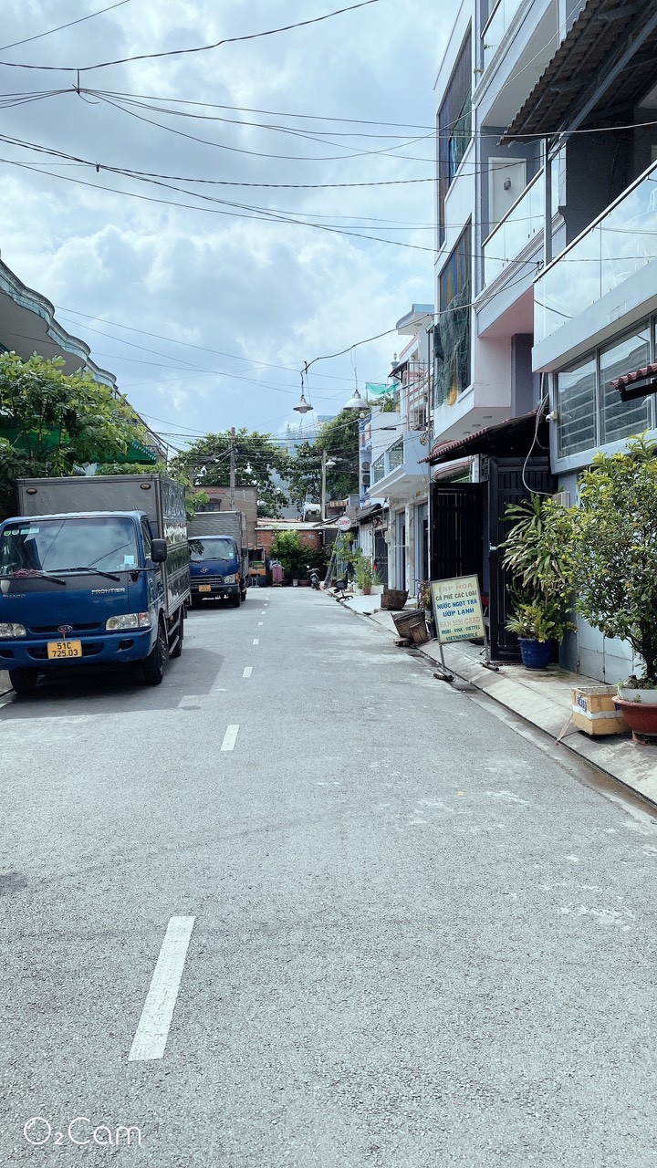 Cho thuê hẻm 8m đẹp Hòa Bình quận Tân phú 4 x 17, 2 tầng chỉ 9 triệu thương lượng