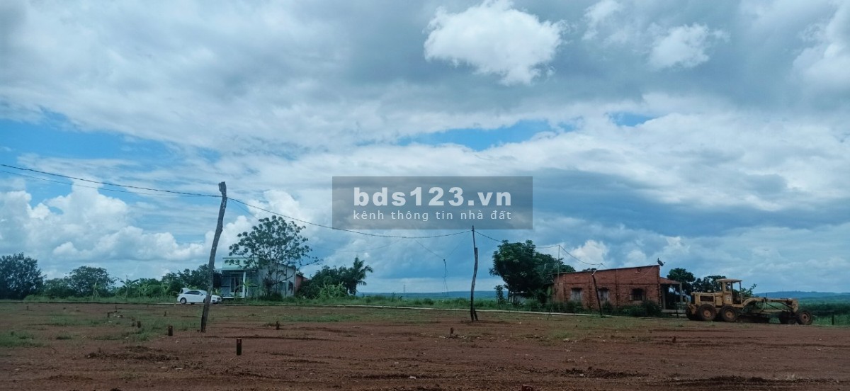 Bán 2SỔ góc (18x35=620m2) 560 triệu, cập sát QL13, đối diện chợ, sổ riêng thổ cư, dân đông san sát