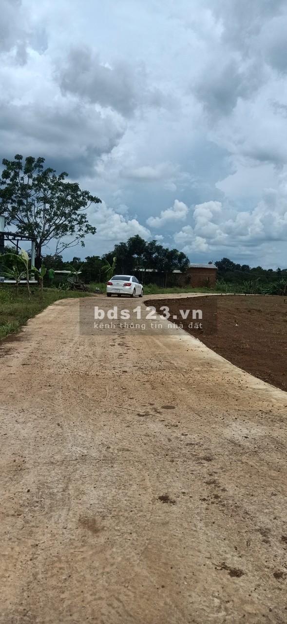 Bán 2SỔ góc (18x35=620m2) 560 triệu, cập sát QL13, đối diện chợ, sổ riêng thổ cư, dân đông san sát