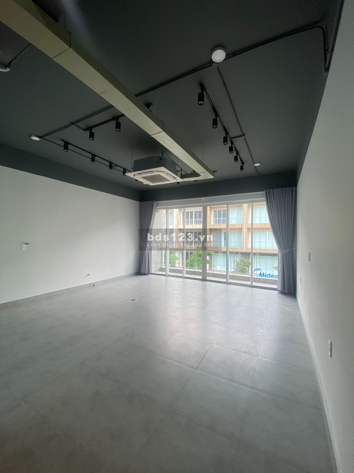 Cho thuê Shophouse nhà phố đẹp sala, hoàn thiện thang máy 85tr/tháng