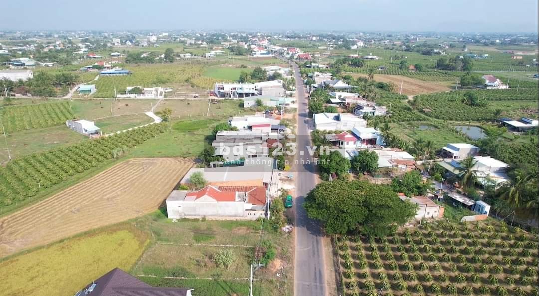 Bán đất Vinahome 3 tại Hàm Liên, chỉ 1 lô duy nhất, nằm ngay mặt tiền đường nhựa 7m, giá chỉ 990tr