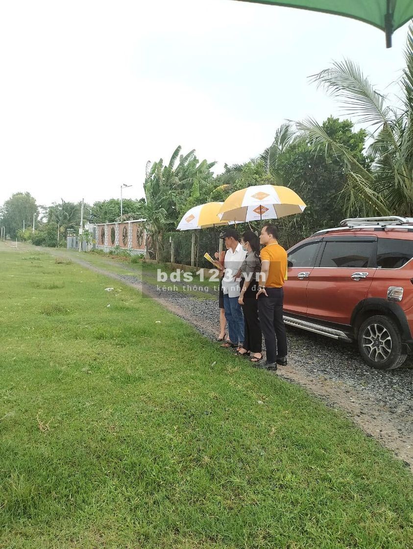 Lô đất 2 mặt tiền, vị trí ngay trung tâm hành chính, giá bán chưa tới 600 triệu