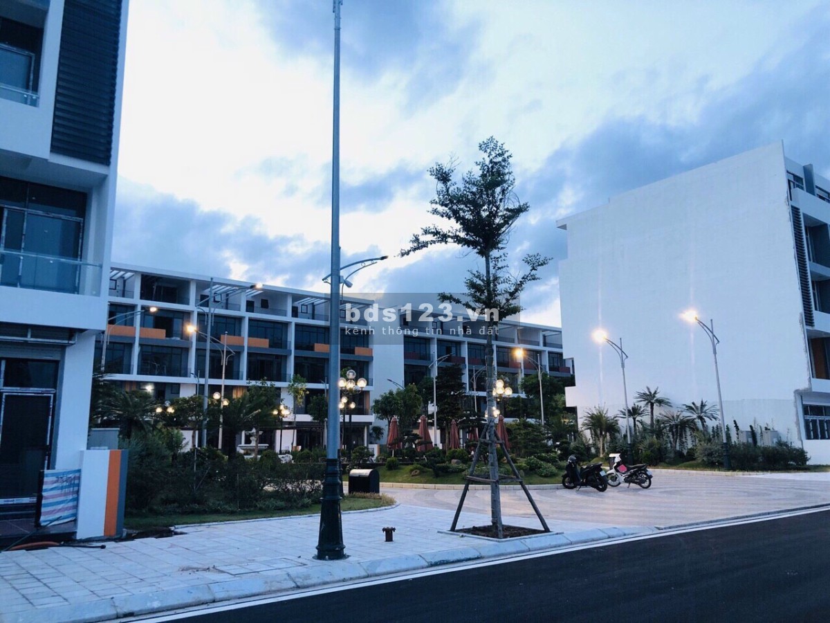 Nhà mặt phố quận Long Biên, Nguyễn Lam hàng xóm BigC Aeon Mall kinh doanh tấp nập nhỉnh 6 tỷ