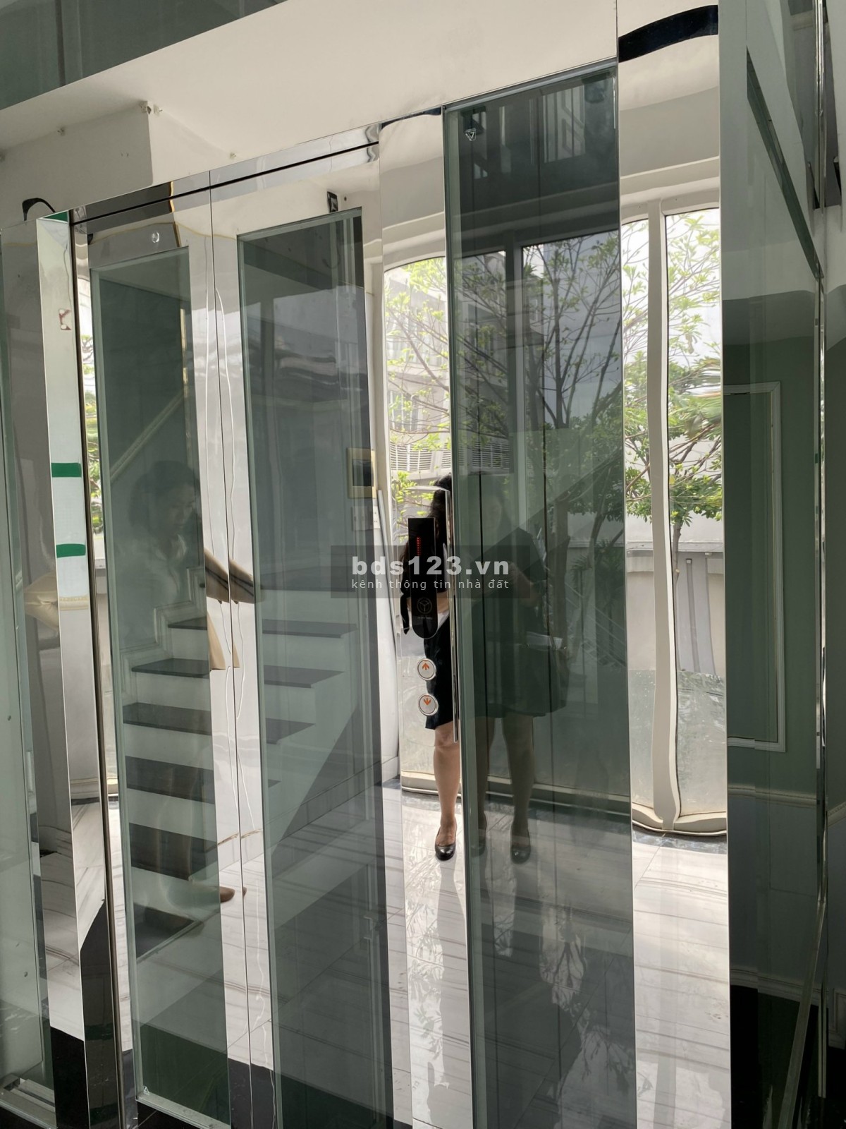 Cho thuê Shophouse Saritown, hoàn thiện thang máy, máy lạnh giá 119 triệu/tháng
