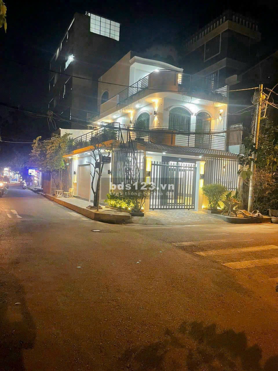 Bán biệt thự 152 Đường số 39 ( căn góc Đường Số 39 & 14) DT: 7.2x14m P. Tân Quy, Quận 7