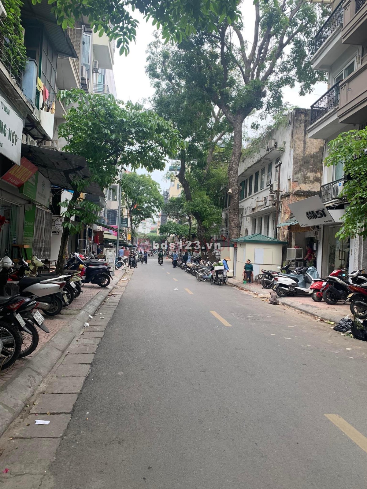 cần bán nhà phố hòe nhai.lô góc,vỉa hè rông 2,6m,mặt tiền 4,5m,21 tỷ