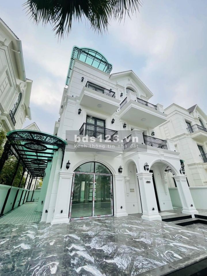 Cho thuê shophouse căn góc 150m2, 3 mặt tiền mặt đường lớn tại Vinhomes Ocean Park Gia Lâm