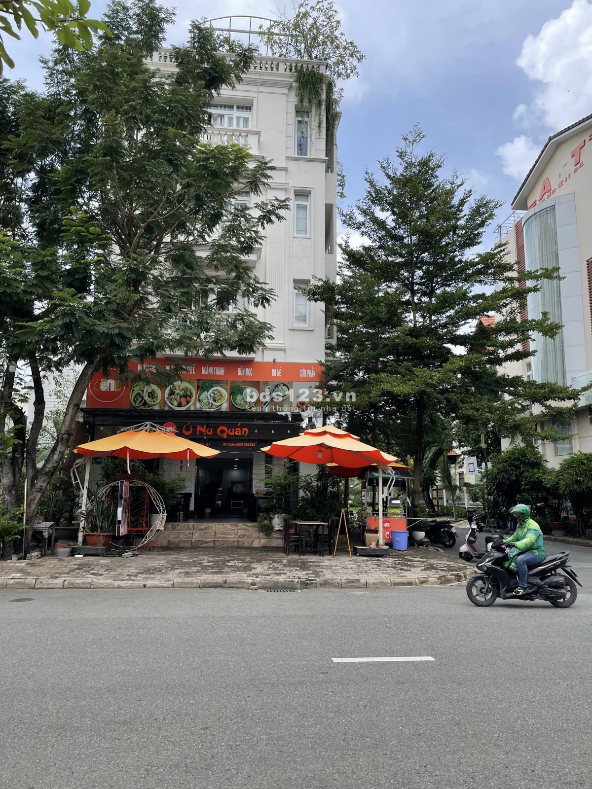 Chính chủ cần sang quán ăn góc 2 mặt tiền kèm 1 căn hộ mini , 25 hà huy tập trung tâm phú mỹ hưng
