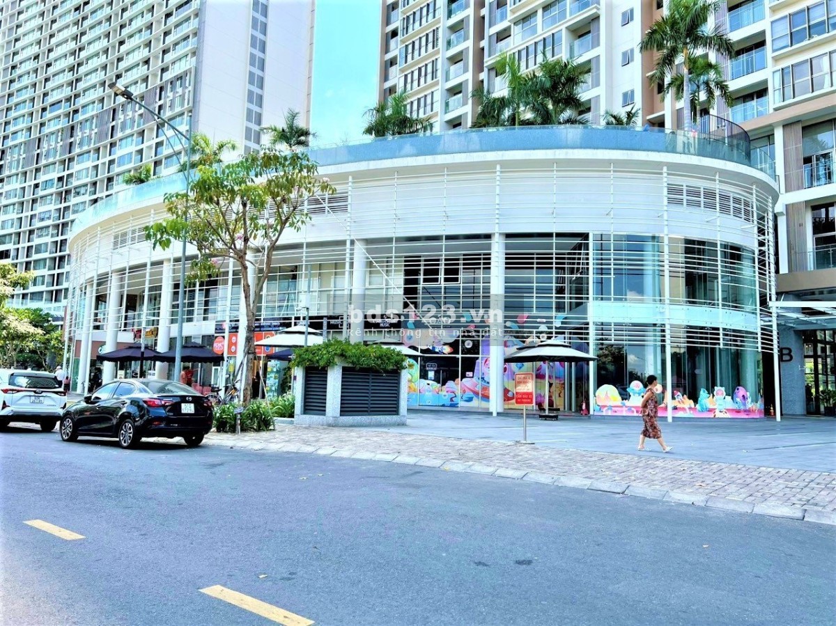 Cô cho thuê cặp shop tầng trệt 193m2 khu midtown m7 mặt tiền đường 15