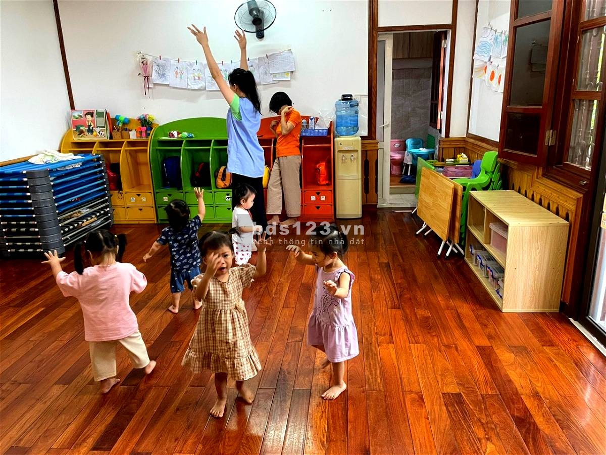 Biệt Thự Dịch Vọng, Cầu Giấy. Dt 300m, 5T, Mt 15m, Giá đầu tư chỉ 65 Tỷ. Vị trí đẹp, Ở và làm Vp Cty