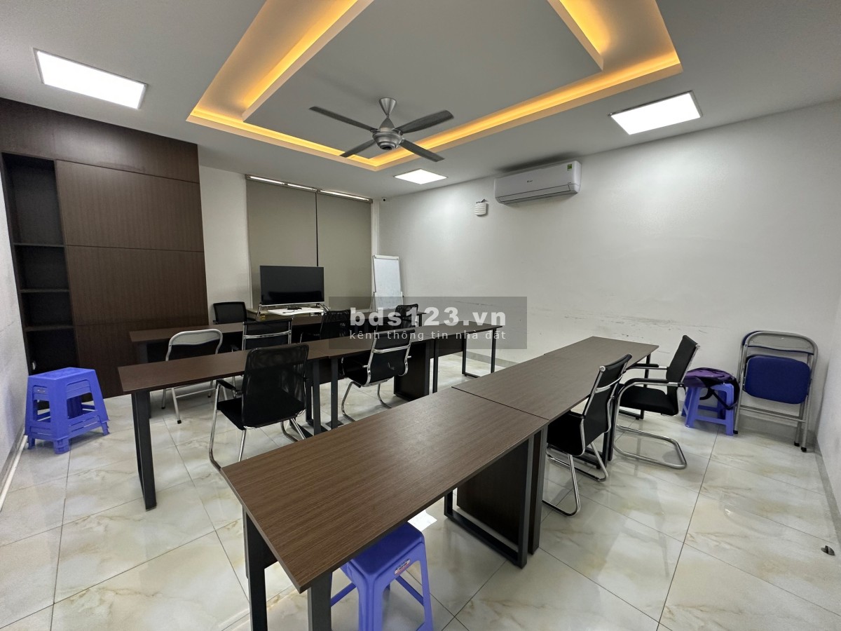 Cho thuê toà văn phòng tại Hoà Minh 180m2 có chỗ ở lại