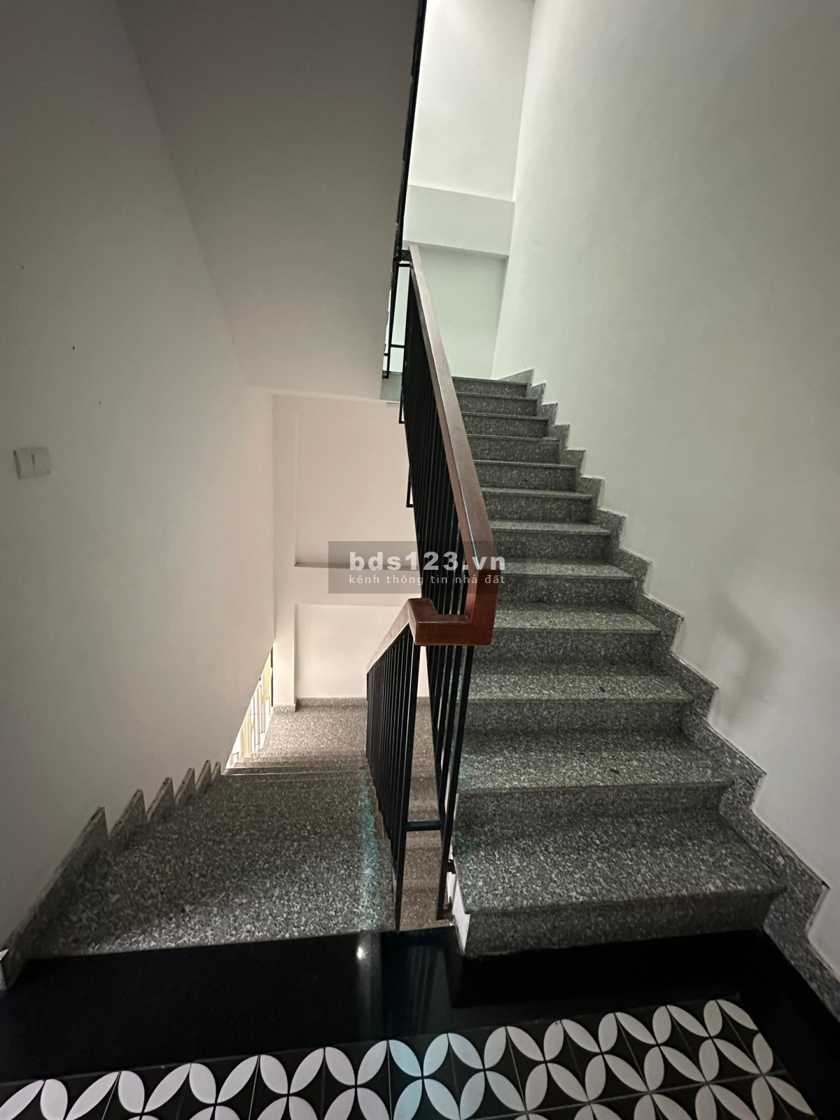 Cho thuê toà văn phòng tại Hoà Minh 180m2 có chỗ ở lại