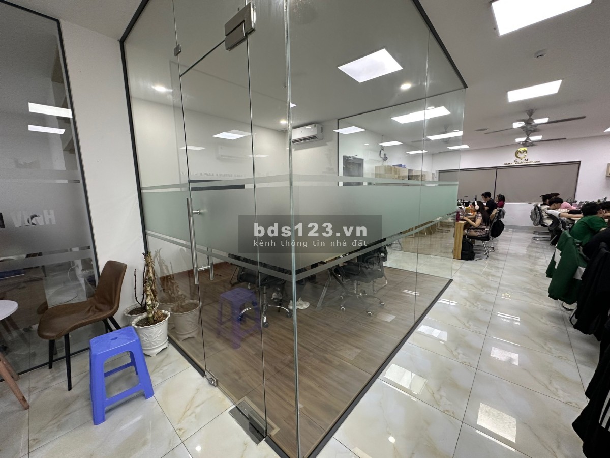 Cho thuê toà văn phòng tại Hoà Minh 180m2 có chỗ ở lại