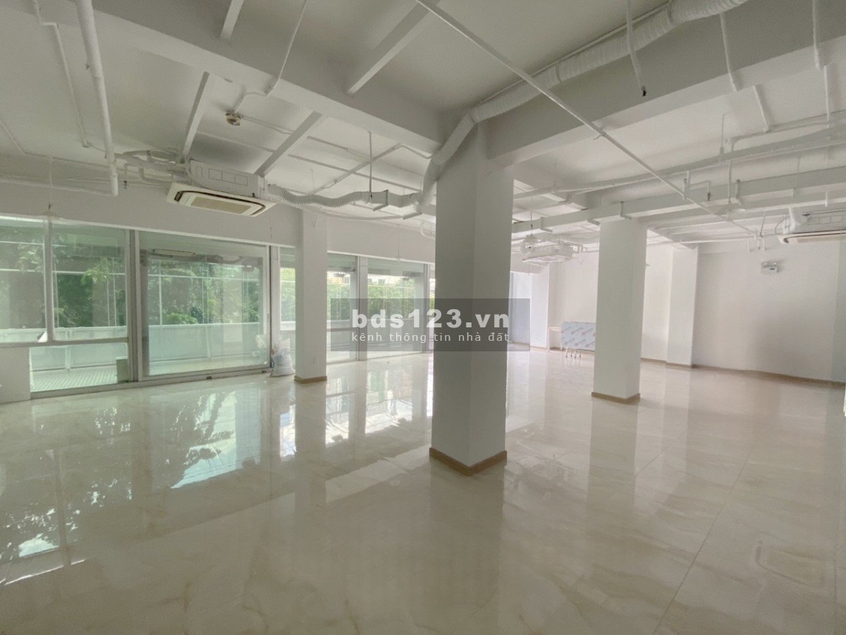 Cho thuê văn phòng mặt tiền đường Nguyễn Huệ - Gía siêu tốt