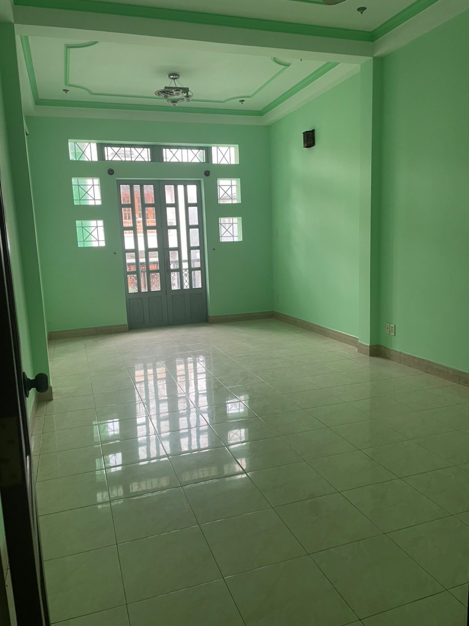 Cho thuê VTKD 10m thông Tô Hiệu quận Tân Phú 4 x 20 - 5 tầng - Chỉ 18 triệu thương lượng tốt