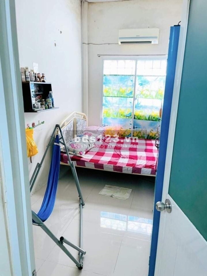 Nhà mặt tiền Tân Phú - Bề ngang gần 5M - 32m2 - Chỉ 5.7 tỷ - Sổ nở hậu - Chính chủ từ xưa tới nay