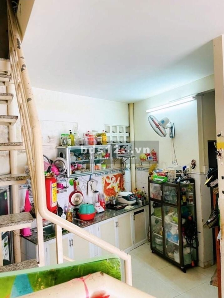 Nhà mặt tiền Tân Phú - Bề ngang gần 5M - 32m2 - Chỉ 5.7 tỷ - Sổ nở hậu - Chính chủ từ xưa tới nay