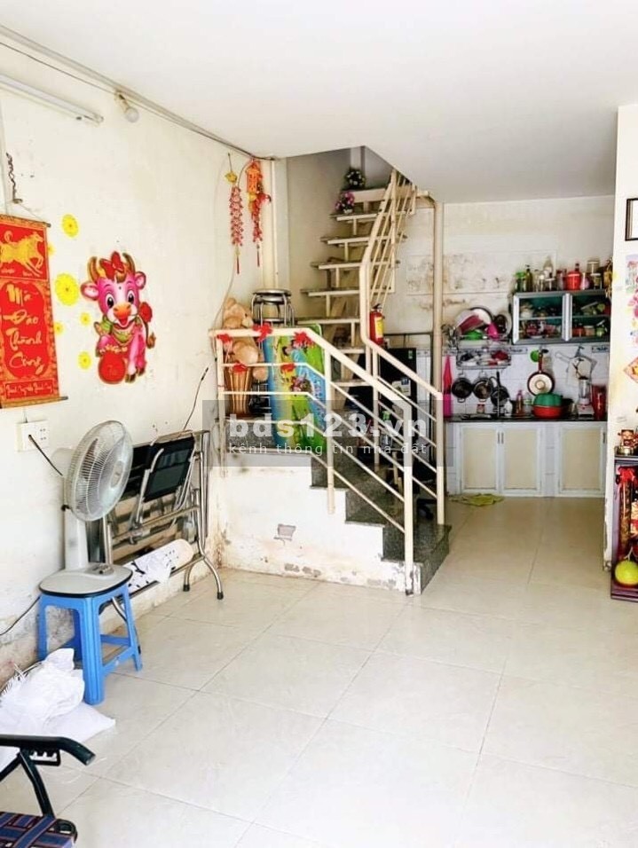 Nhà mặt tiền Tân Phú - Bề ngang gần 5M - 32m2 - Chỉ 5.7 tỷ - Sổ nở hậu - Chính chủ từ xưa tới nay