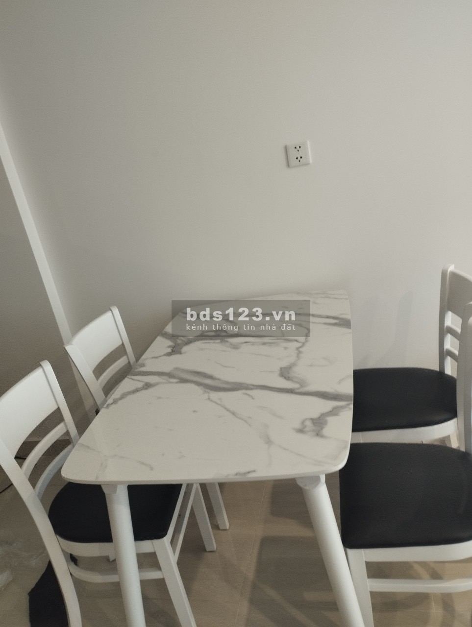 Cho thuê căn 2PN nội thất cơ bản giá chỉ 7,6 triệu tại Vinhomes Quận 9