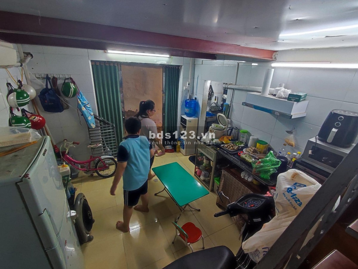Bán nhà phố Bạch Mai, Hai Bà Trưng 26M2 x 2 tầng, ra phố 50M, giá 2.45 tỷ