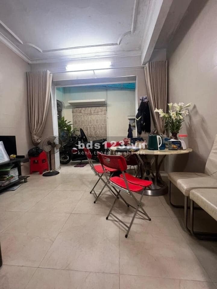 Bán nhà phố Trần Khát Trân, Hai Bà Trưng, 25M2 x 5 tầng, ra phố 50M, giá 2.4 tỷ
