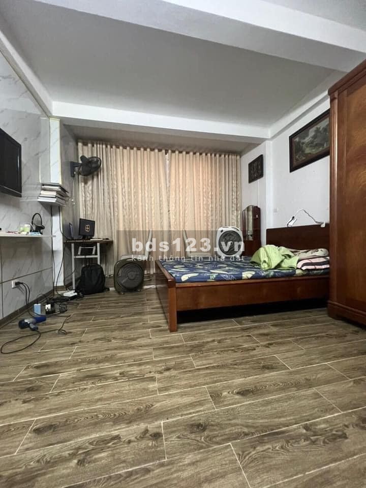 Bán nhà phố Trần Khát Trân, Hai Bà Trưng, 25M2 x 5 tầng, ra phố 50M, giá 2.4 tỷ