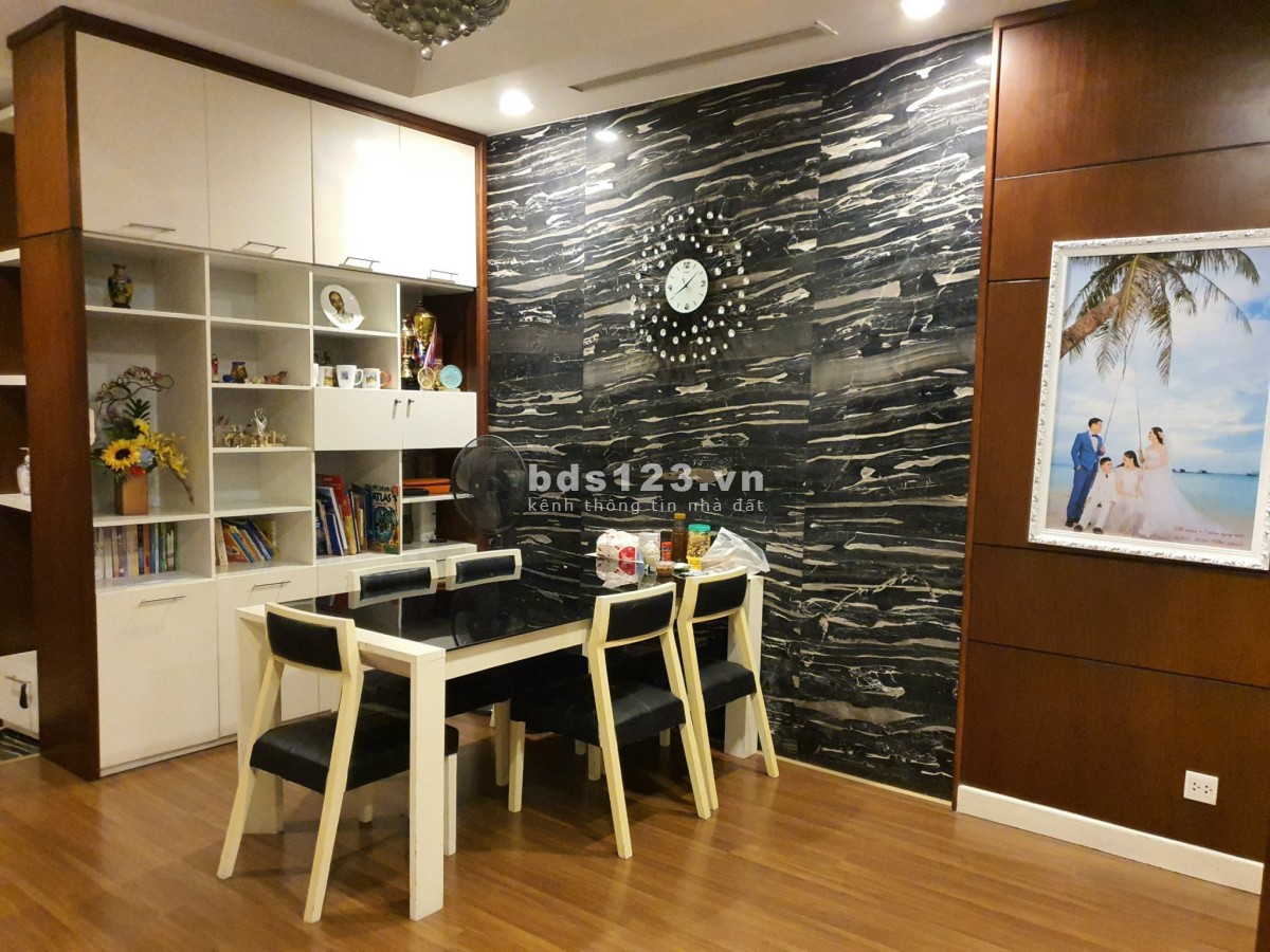 Chính chủ cắt lỗ căn hộ 3PN rộng 110 m2 full đồ đẹp Royal City giá 5,3 tỷ, LH: 0912 396 400 Miễn TG