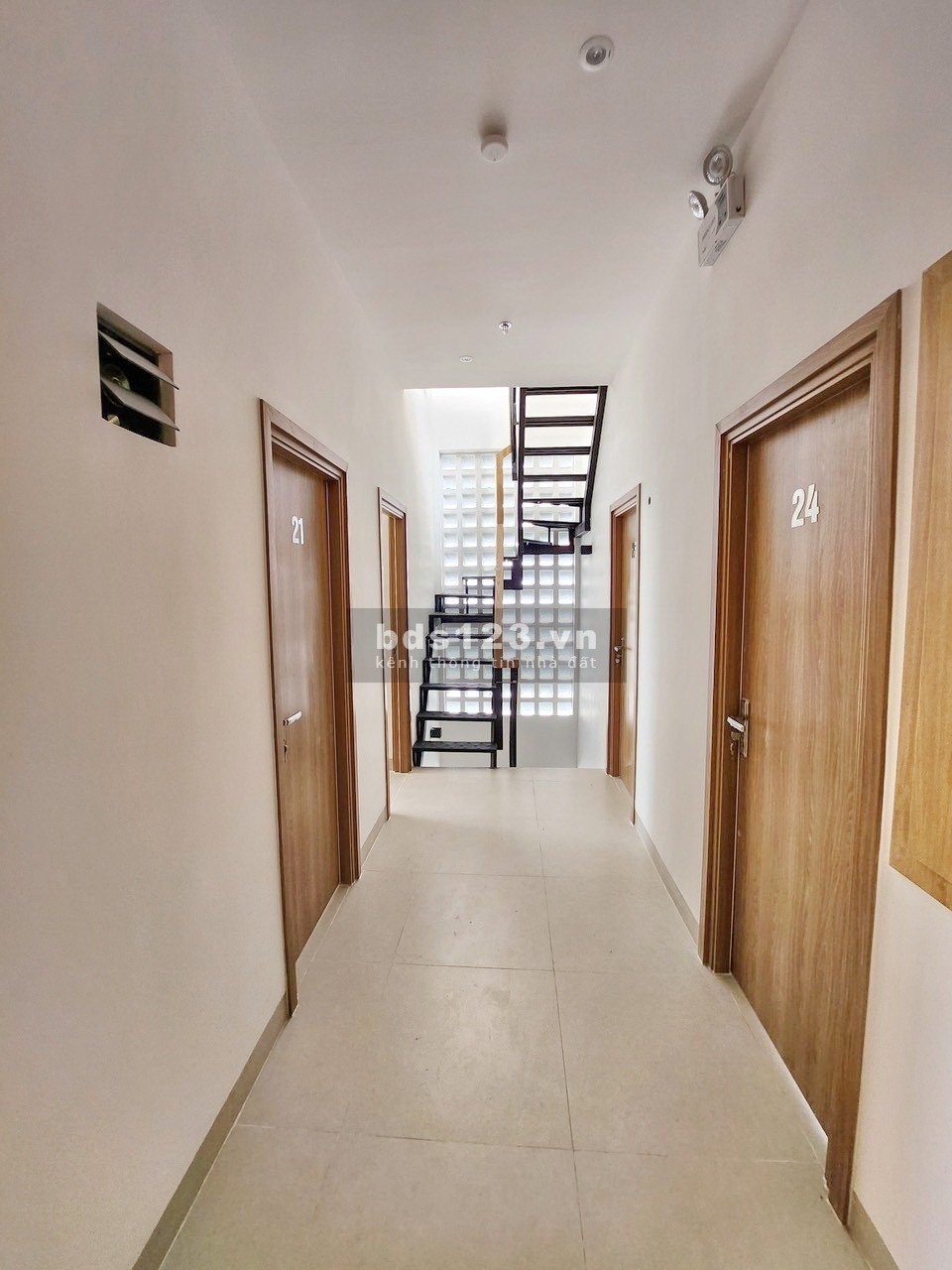 Bán toà căn hộ dịch vụ 133m2 7 tầng tại 28 đường số 10 Lý Phục Man quận 7