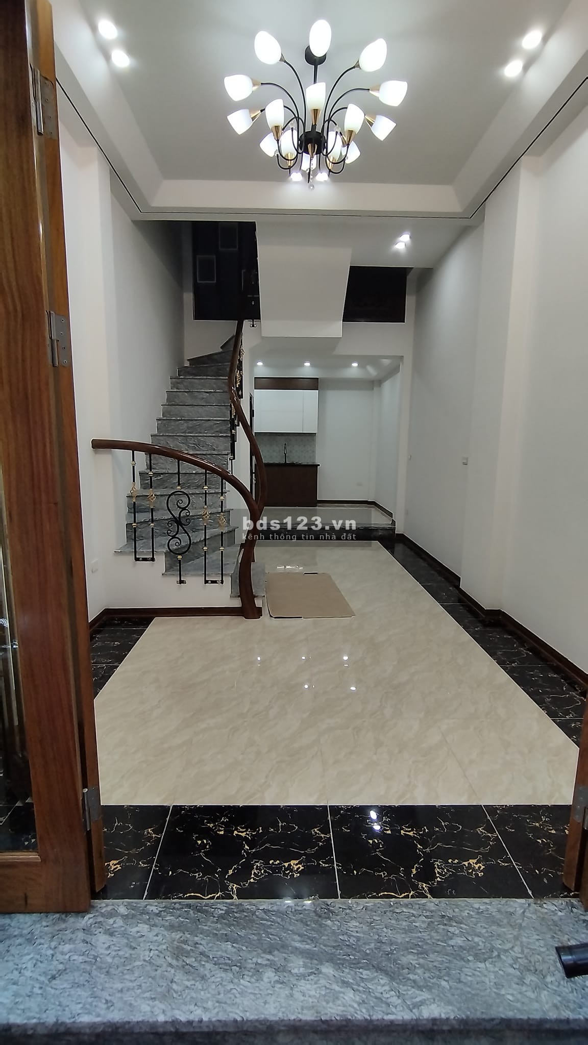 Bán nhà phố Trần Cung mới xây 38M2 5 tầng - Dân trí cao, phù hợp gia đình trẻ, giá hơn 4 tỷ