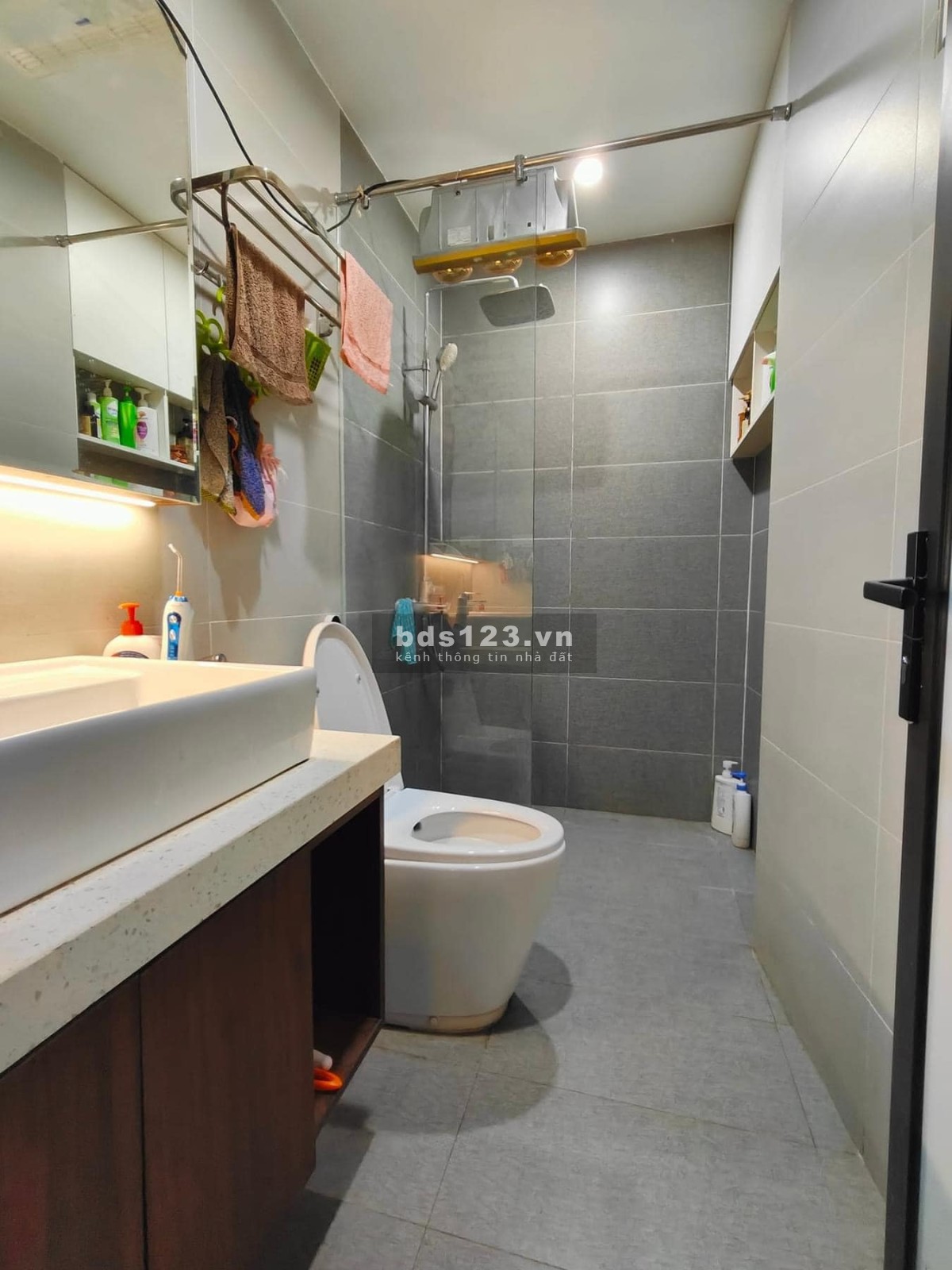 Bán nhà Cố Nhuế, Bắc Từ Liêm, mặt tiền 5.2m2, diện tích 57m, giá 5.6 tỷ