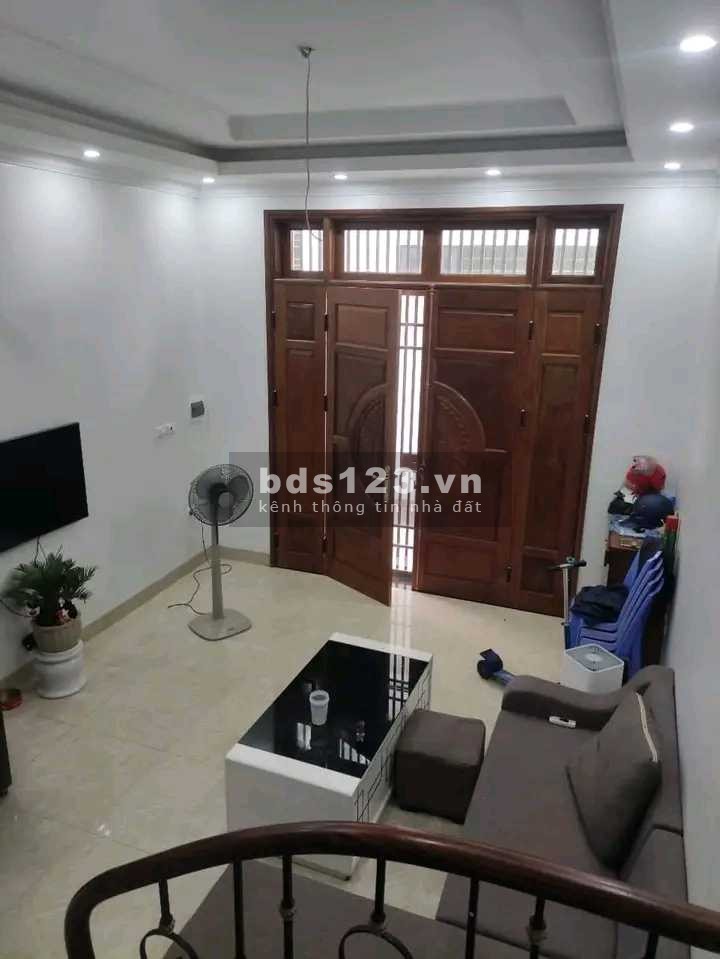 Bán rẻ gấp nhà Trường lâm 31m, cách ô tô tránh 10m, vị trí siêu nhân, giá 3.9 tỷ