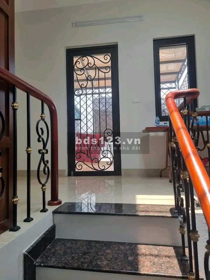Bán rẻ gấp nhà Trường lâm 31m, cách ô tô tránh 10m, vị trí siêu nhân, giá 3.9 tỷ