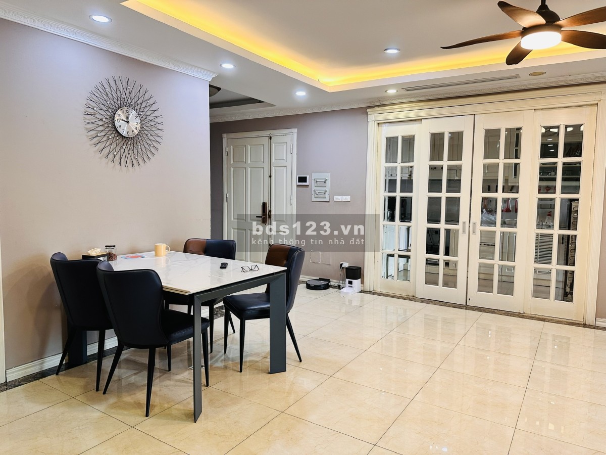 Bán chung cư 379 Đội Cấn chính chủ, 3PN, 180m² giá 7,8 tỷ