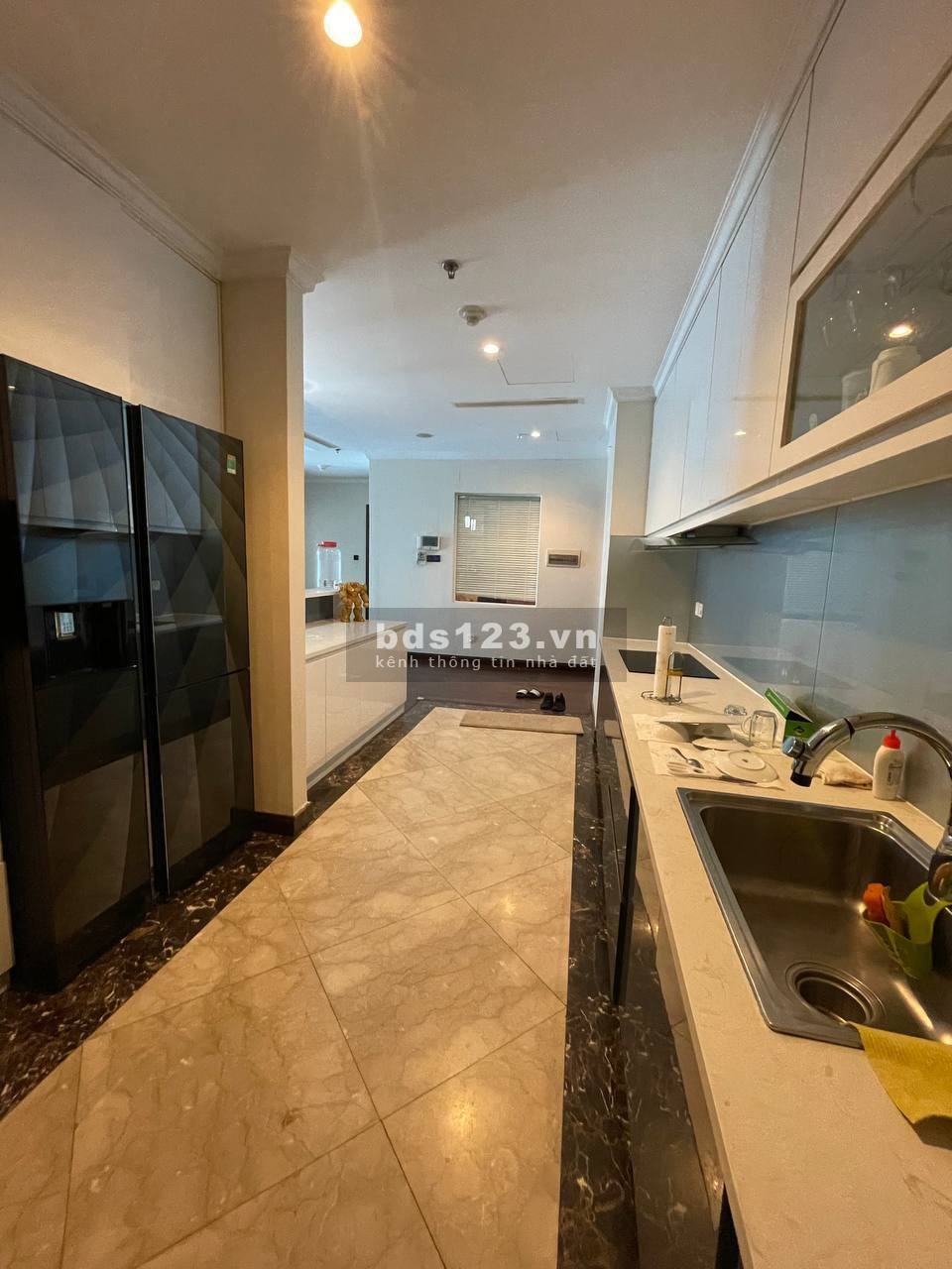 Cho thuê căn hộ cao cấp 3PN 156m2 tại Vincom Đồng Khởi view đẹp - giá chỉ 78,5tr/tháng.