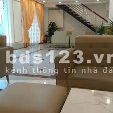 Mặt bằng các tầng đa dạng 250-450m2 có sân ban công. Thuê mọi mô hình. Tòa nhà ven Hồ Tây