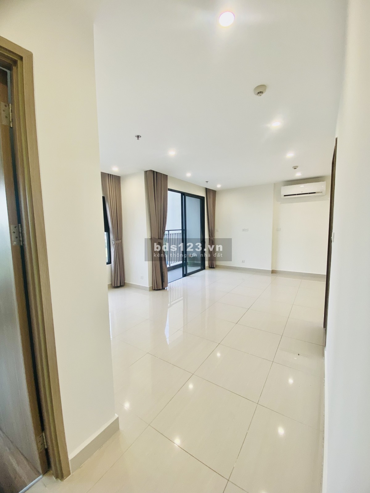 Bán Căn Hộ 2PN+ 69m2 2PN Giá chỉ 2.550 Tỷ (BTP) Siêu rẻ tại Vinhomes Grand Park Quận 9