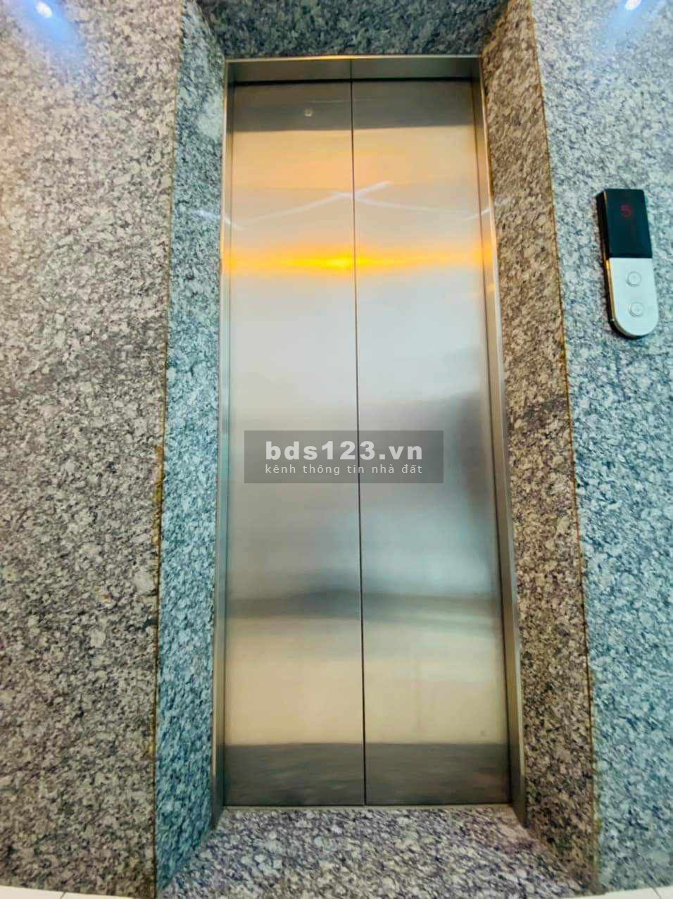 Bán nhà riêng Việt Hưng nhỉnh giá 7 tỷ, DT 55m², ô tô vào tận nhà, ga ra, thang máy, 0987883182