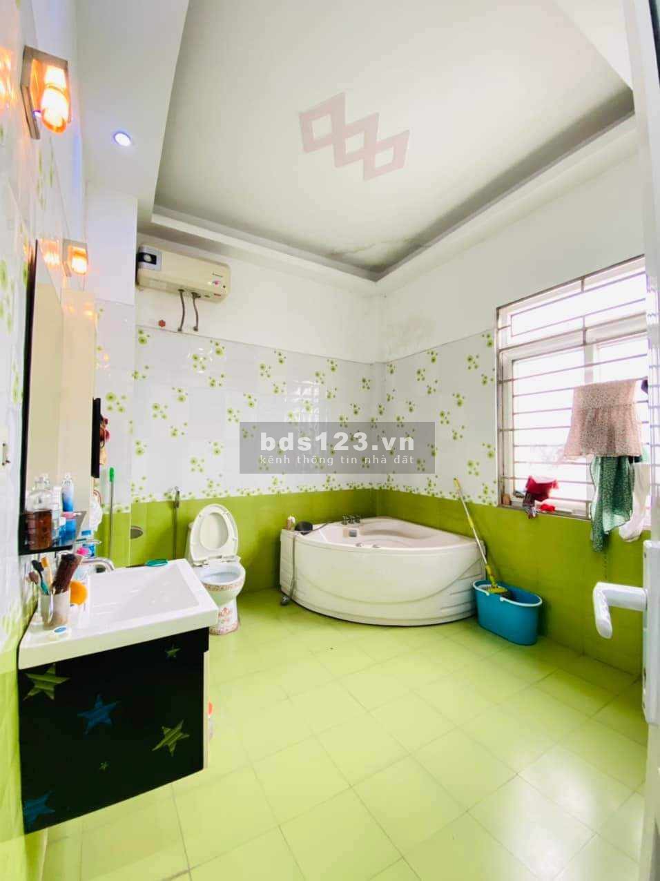 Bán nhà riêng Việt Hưng nhỉnh giá 7 tỷ, DT 55m², ô tô vào tận nhà, ga ra, thang máy, 0987883182