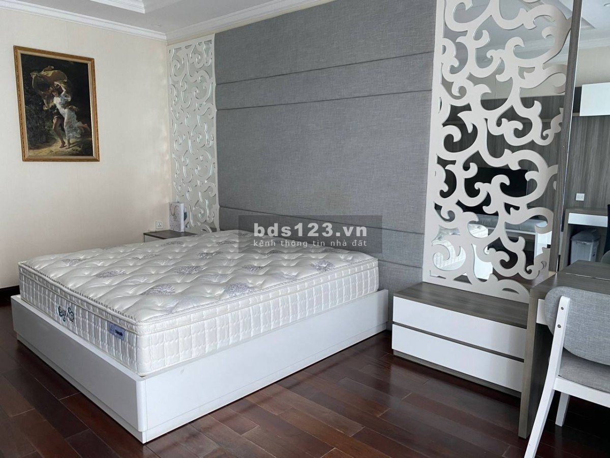 Cho thuê căn hộ cao cấp 3PN 156m2 tại Vincom Đồng Khởi view đẹp - giá chỉ 78,5tr/tháng.